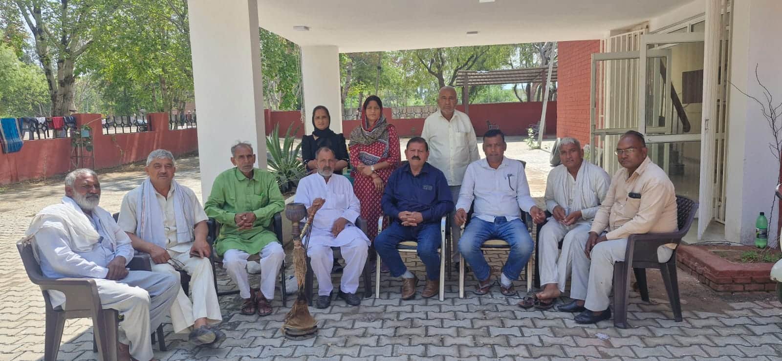 किसान भवन में बैठक करते भारतीय किसान यूनियन (चढूनी) के पदाधिकारी। स्रोत : यूनियन