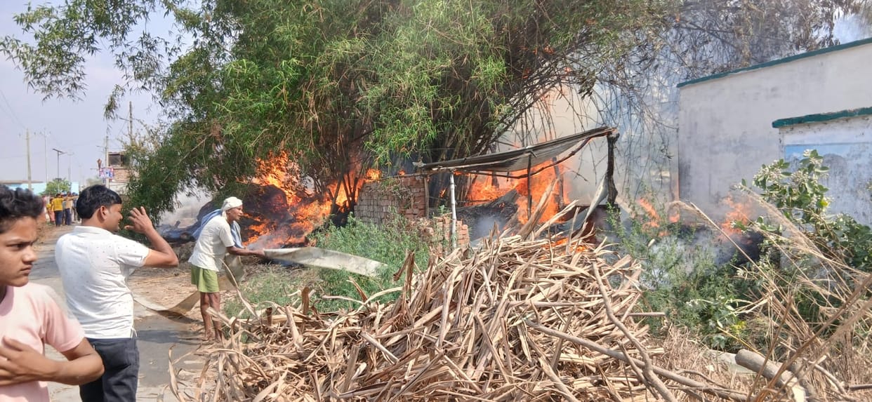 Ten huts and belongings were reduced to ashes in a fire at Bapu Nagar Pokhara Tola.