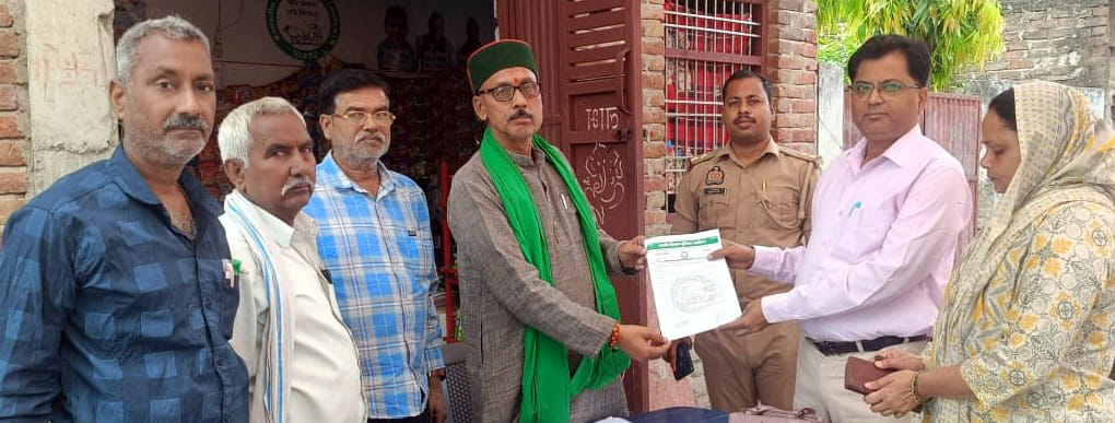 The deputy tehsildar assured a solution, but the BKU leaders remained adamant on the protest.