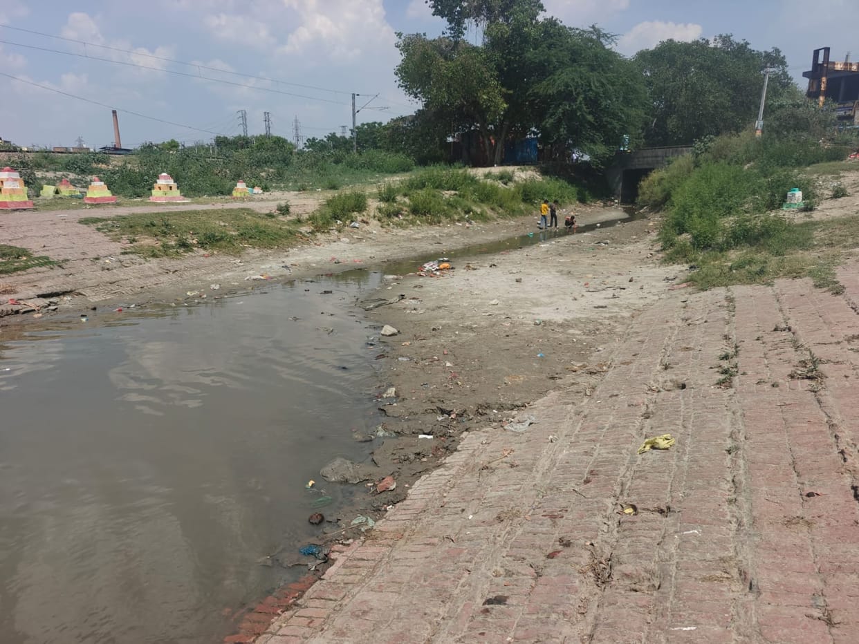 300 dye factories remain locked due to lack of canal water
