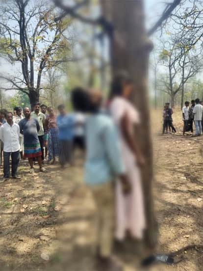 Lovers commit suicide by hanging panic ensues after bodies found hanging from a tree in Raigarh