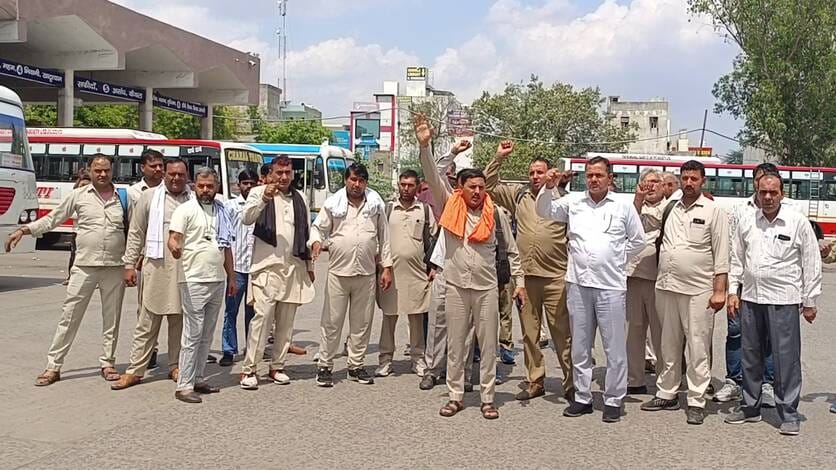 Roadways employees got angry after the driver and conductor were taken into custody