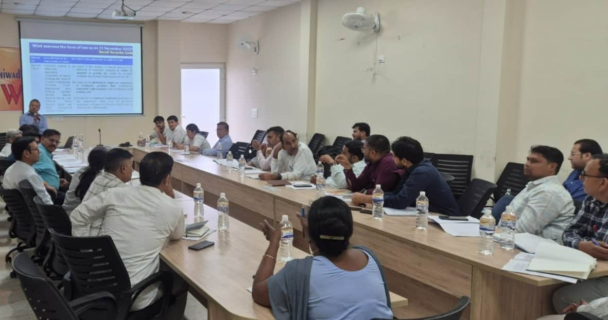 संगोष्ठी में भाग लेते औद्योगिक इकाइयों के प्रतिनिधि। स्रोत : एसोसिएशन