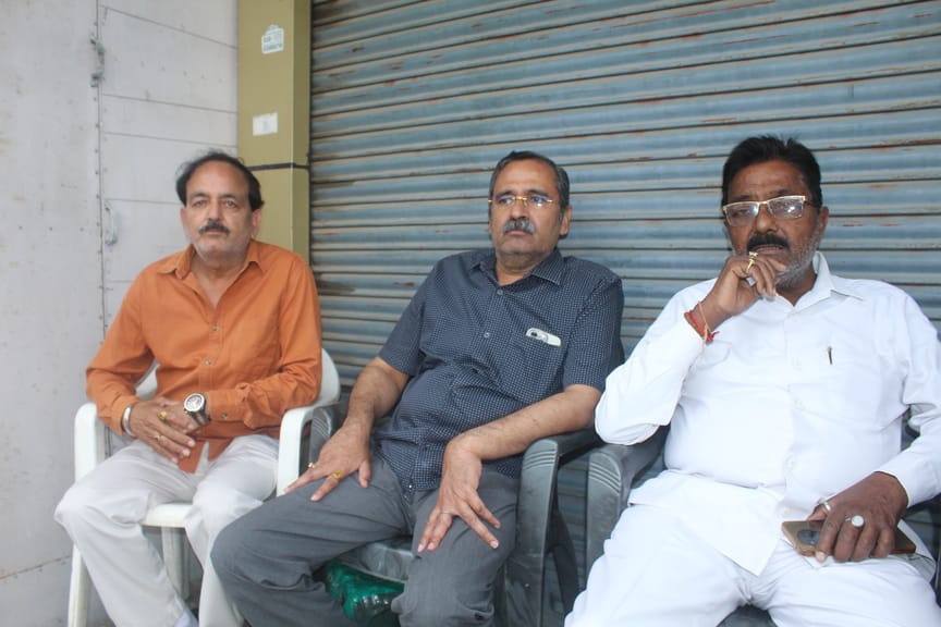 Government should watch films on ruined traders: Atul