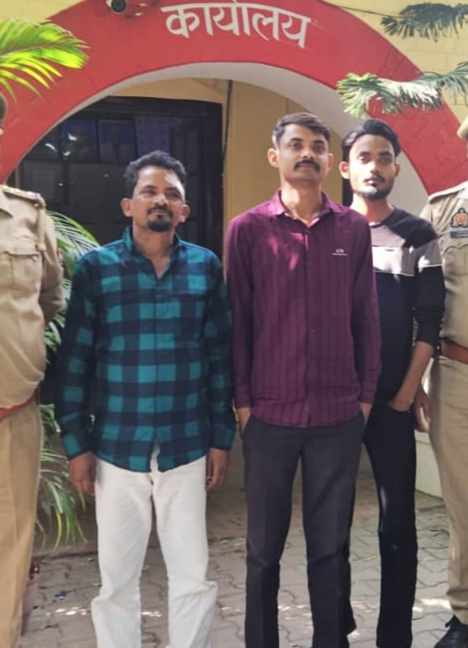 सदर कोतवाली पुलिस की हिरासत में गोली कांड के आरोपी। स्रोत: पुलिस