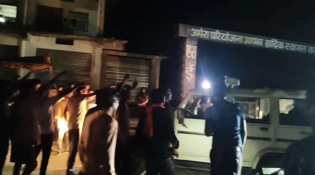 आक्रोशित ग्रामीणों ने किया चक्काजाम