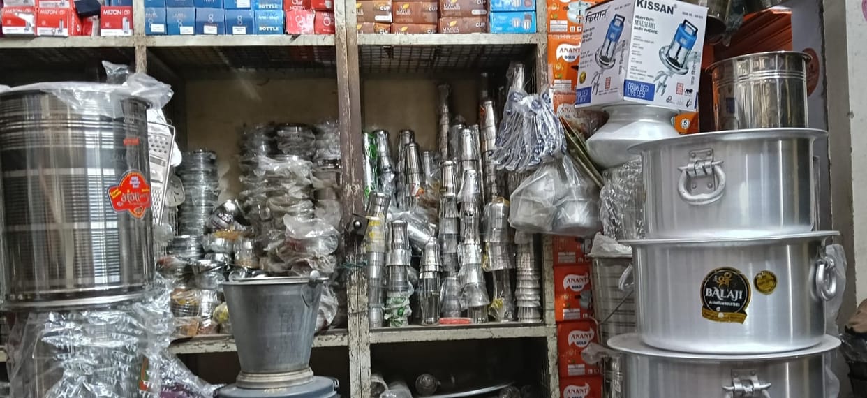 Prices of utensils have risen due to the heat of war, brass has become costlier by Rs 50 and copper by Rs 200.