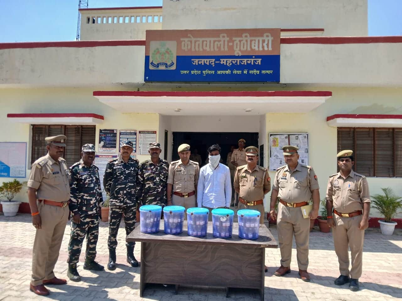 ठूठीबारी नेपाल बॉर्डर पर एक कार में भारी मात्रा में कोडिंन युक्त सिरप के साथ पकड़े गए आरोपी को 