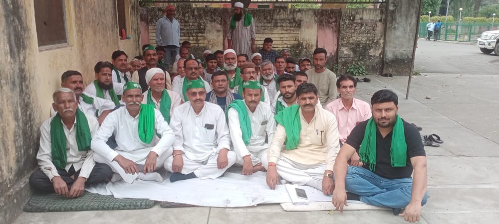 Protest continues for the second day at PWD XEN office