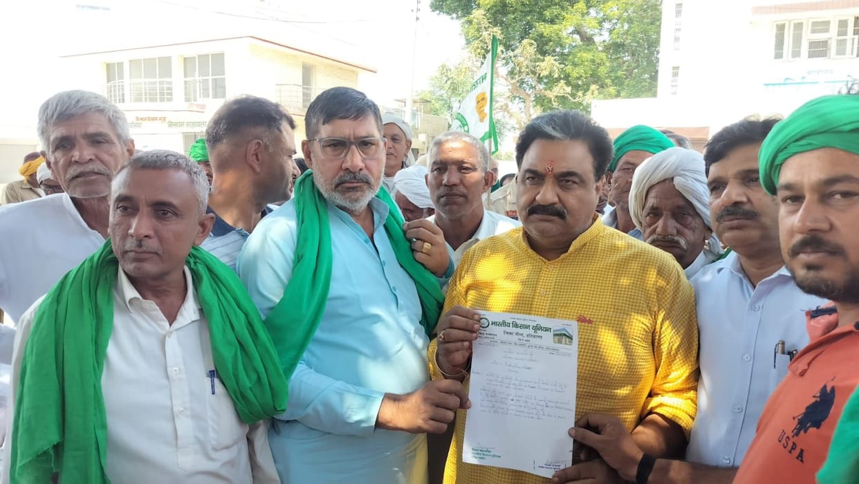 BKU sit-in continues at the New Grain Market; demand for procurement under old rules.