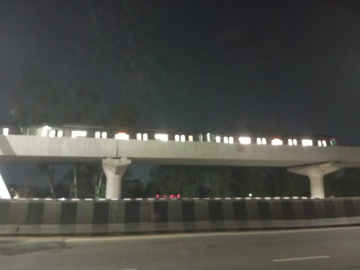 Agra News: रेत की बोरियां लादकर मेट्रो ट्रेन का होगा लोड का ट्रायल