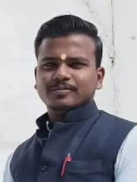 आदर्श प्रजापति की फाइल फोटो।