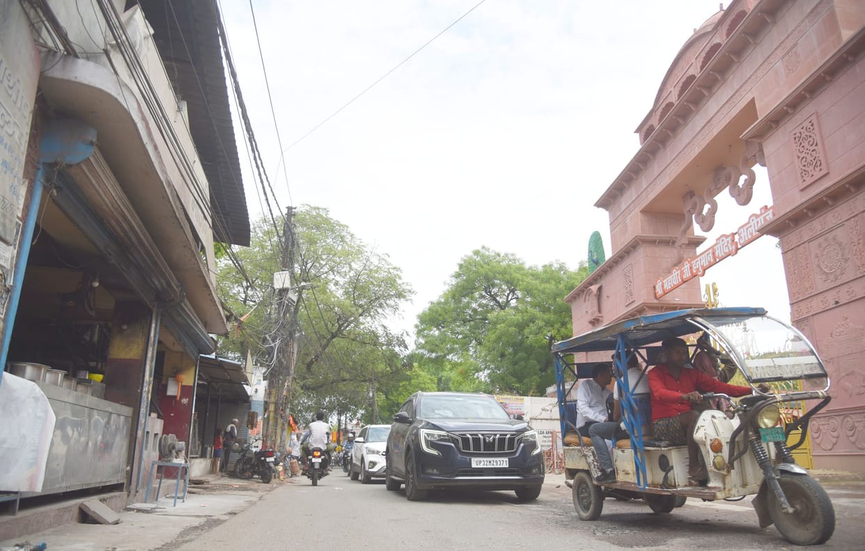 The Public Works Department will use bulldozers to widen the Aliganj road.