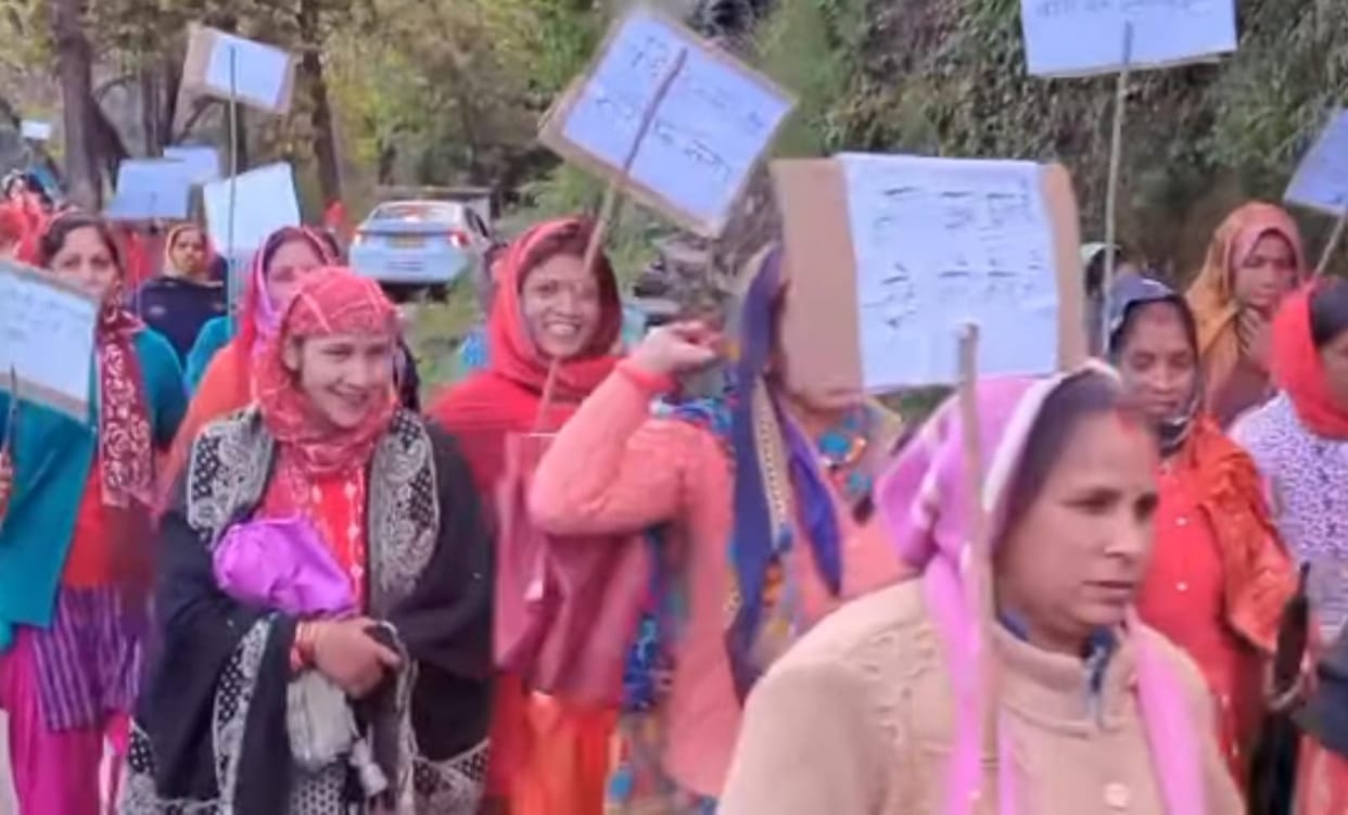 Liquor ban in Bhanj Tok, women took out rally