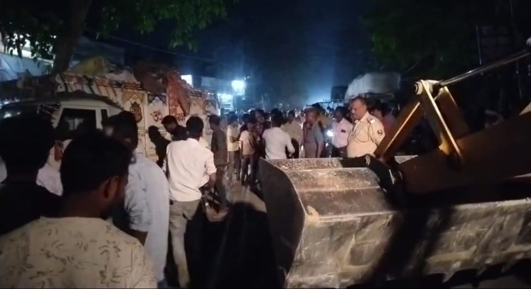 मौके पर मौजूद लोग
