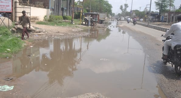 Crops Damaged and Waterlogging Reported in Villages of Babugarh and Garhmukteshwar Amidst Heavy Rains and Hailstorm