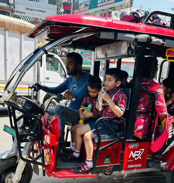Drivers driving school vehicles without experience and license