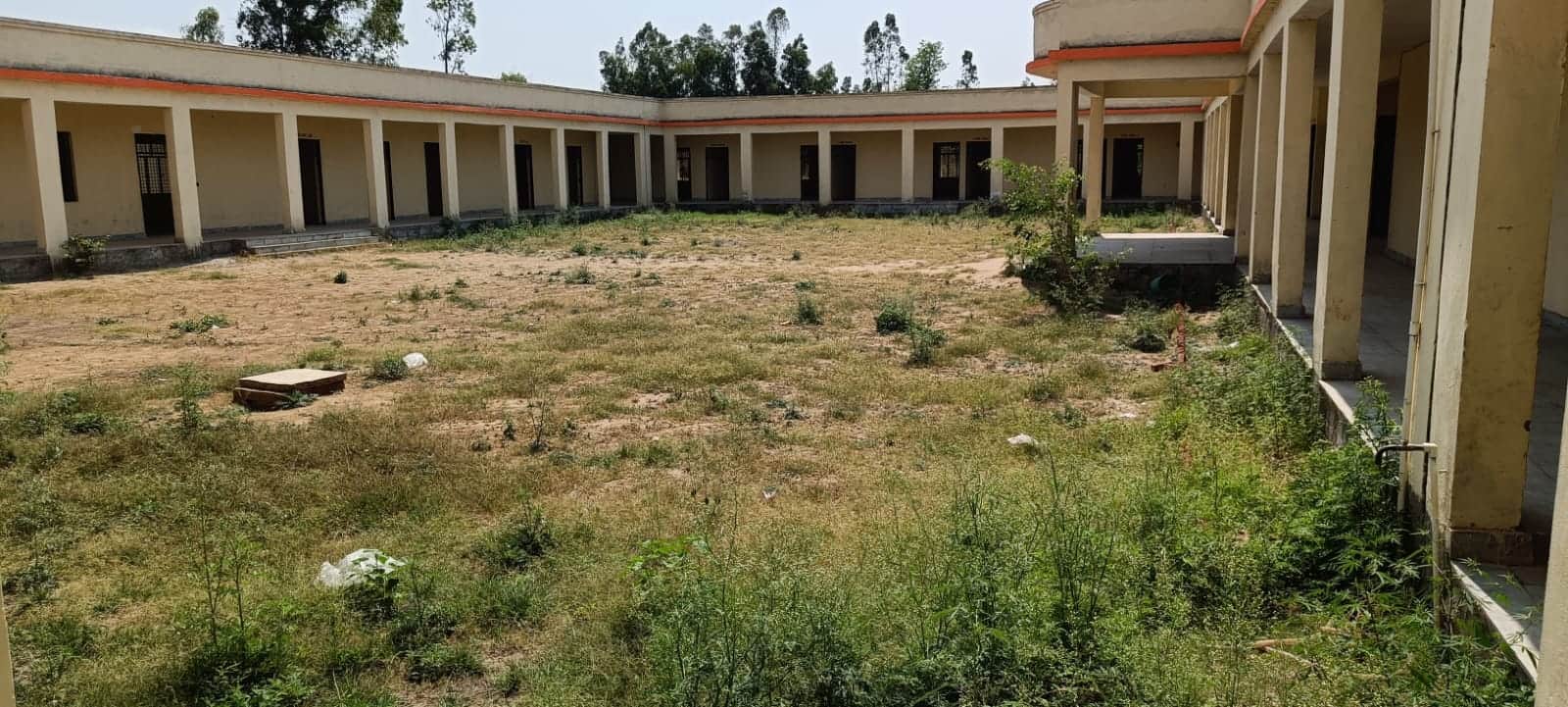 छुटमलपुर के भैंसराऊ में स्थित राजकीय इंटर काॅलेज की इमारत। संवाद