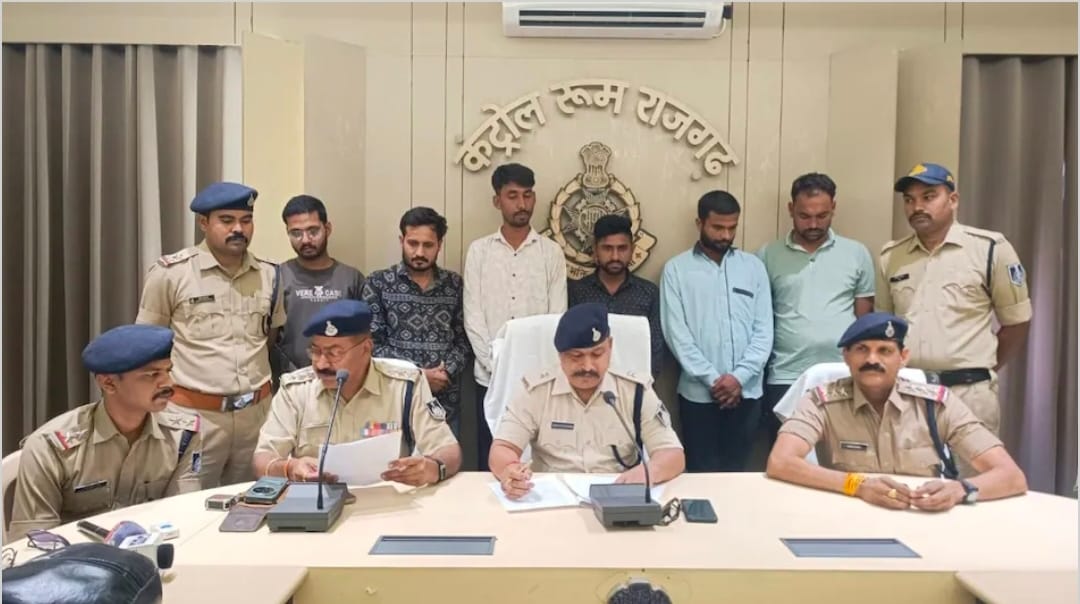 सैकड़ों फजी जन्म प्रमाण पत्र जारी, छह गिरफ्तार