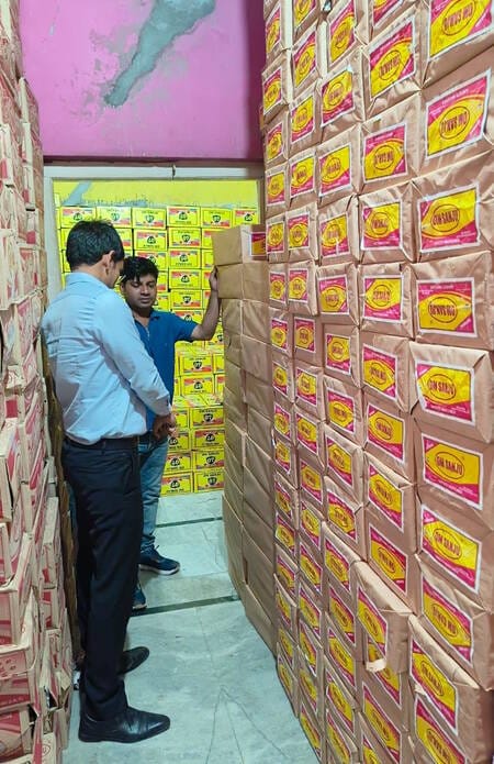 Chief Minister's Flying Squad team took action against pan masala and cigarette warehouses.