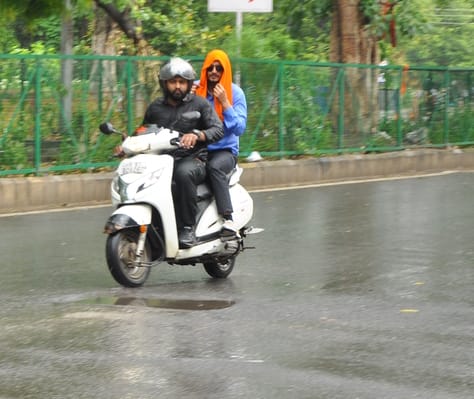 Clouds remained overcast since morning, intermittent rain occurred