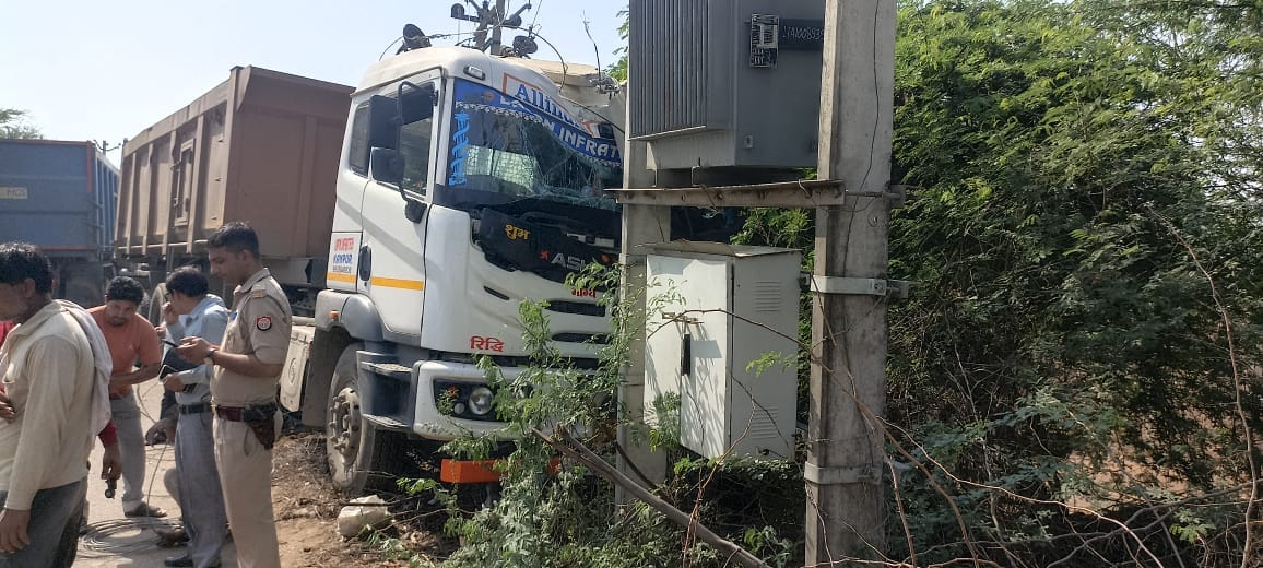 Dumper collides with electric pole, power supply disrupted for 10 hours