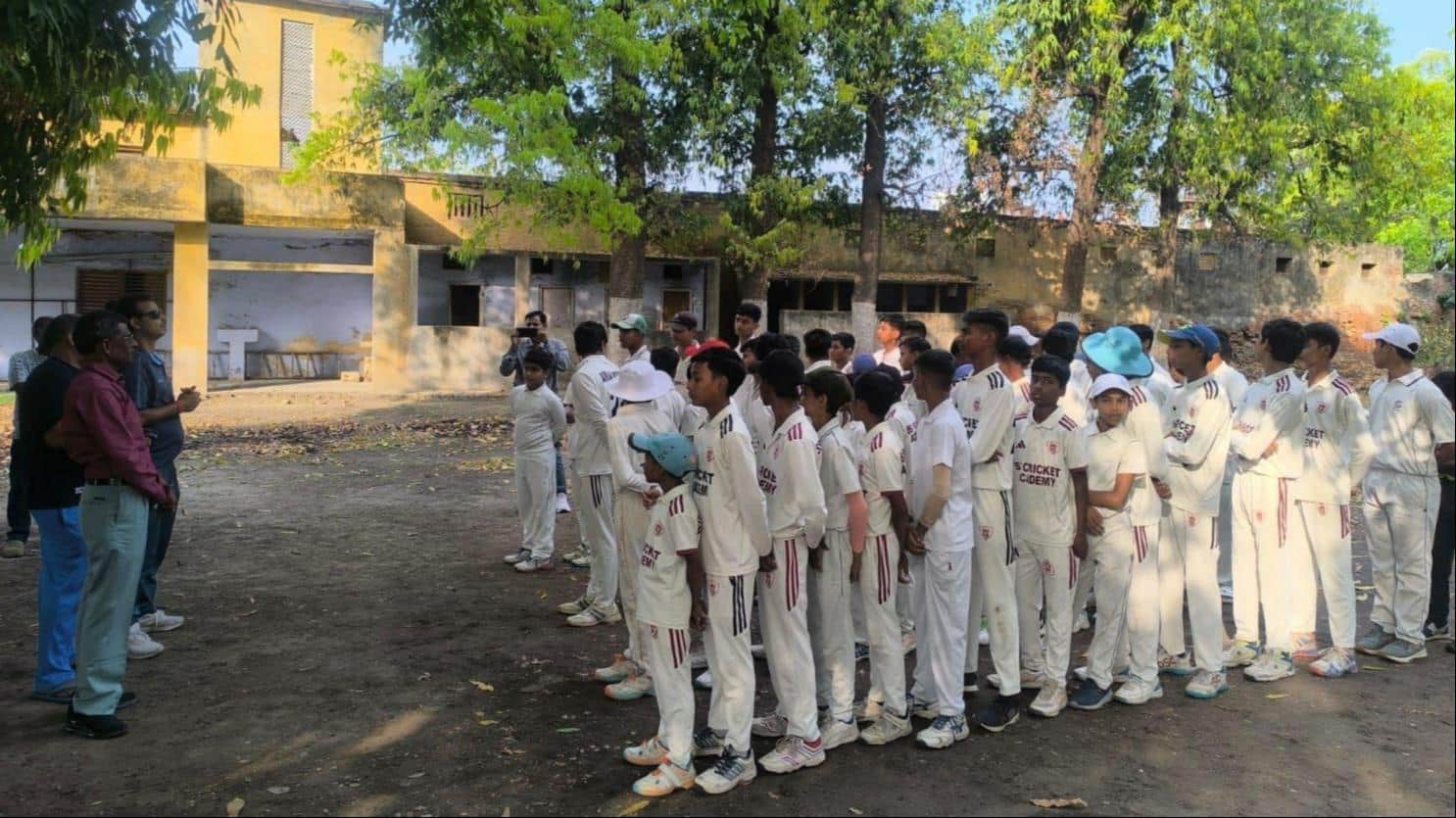 फोटो-14-चयन ट्रायल में शामिल खिलाड़ियों को टिप्स देते चयनकर्ता। स्रोत: आयोजक।