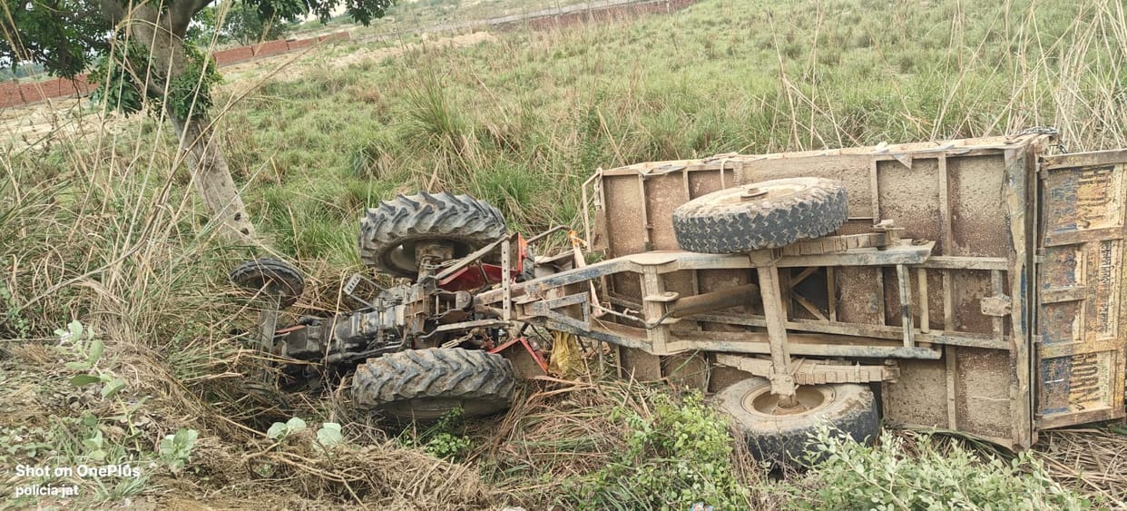 Tractor and trolley overturned in a ditch, two injured
