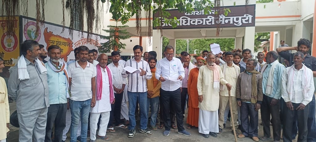 FIR lodged against ACO and Lekhpal in farmer's suicide case