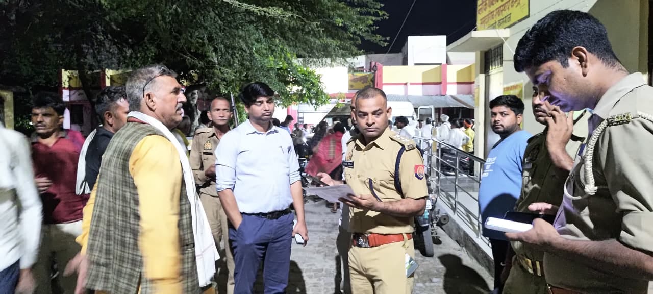 Three people died when the tractor's coupling broke and the trolley overturned.