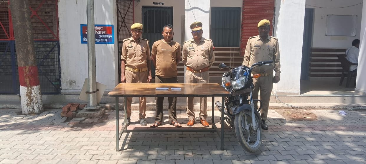 Shopkeeper robbed after taking lift, accused arrested