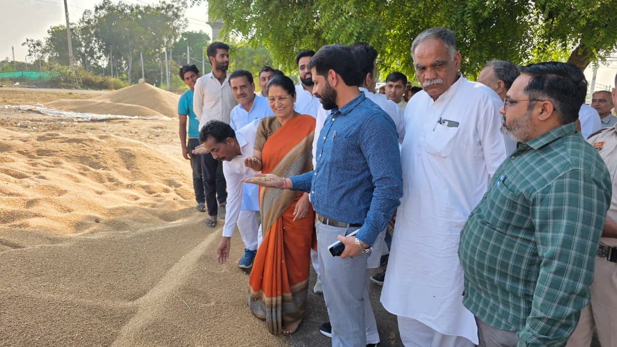 The MLA inspected the wheat procurement system at the Nahari center.