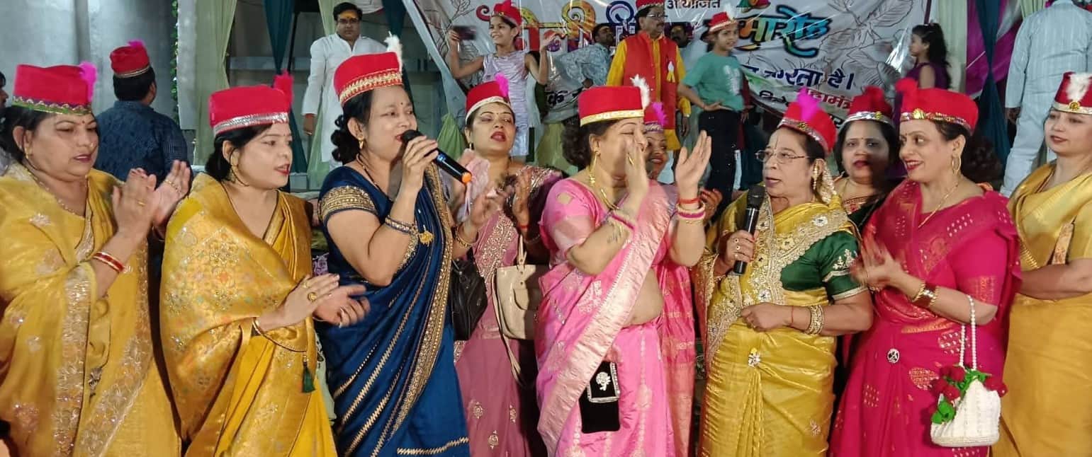 होली मिलन समारोह में जुटी उमर वैश्य समाज की महिलाए। स्रोत संगठन