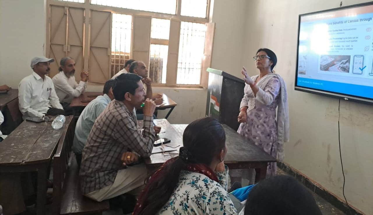 जनगणना 2027 के प्रशिक्षण कार्यक्रम में भाग लेते एनुमरेटर्स-सुपरवाइजर्स। स्रोत: प्रशासन