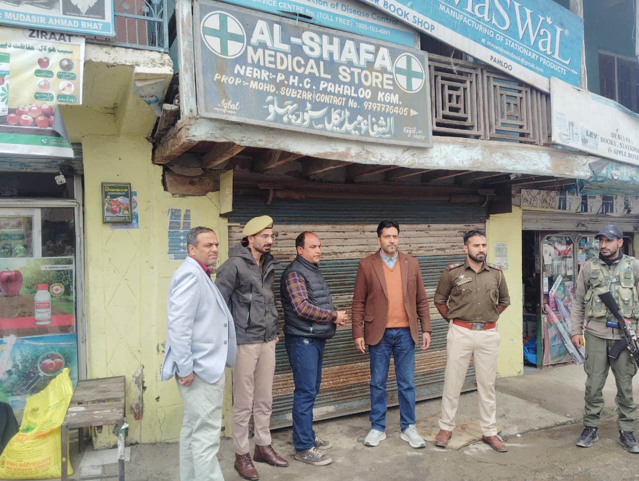 कुलगाम में सील की दवा की दुकान। स्रोत पुलिस