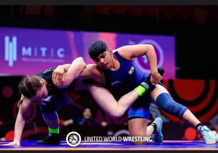 किर्गिस्तान के बिश्केक में आयोजित सीनियर एशियन कुश्ती चैंपियनशिप-2026 में वीरवार को दांव लगाती 