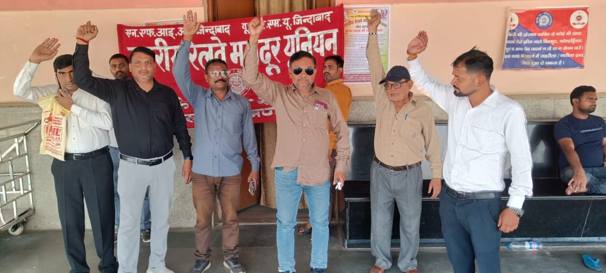 Railway employees' sit-in protest against privatization and pending demands continues