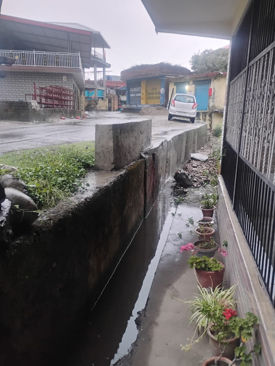 Lack of drainage channels in Lagdevi, rainwater threatens homes