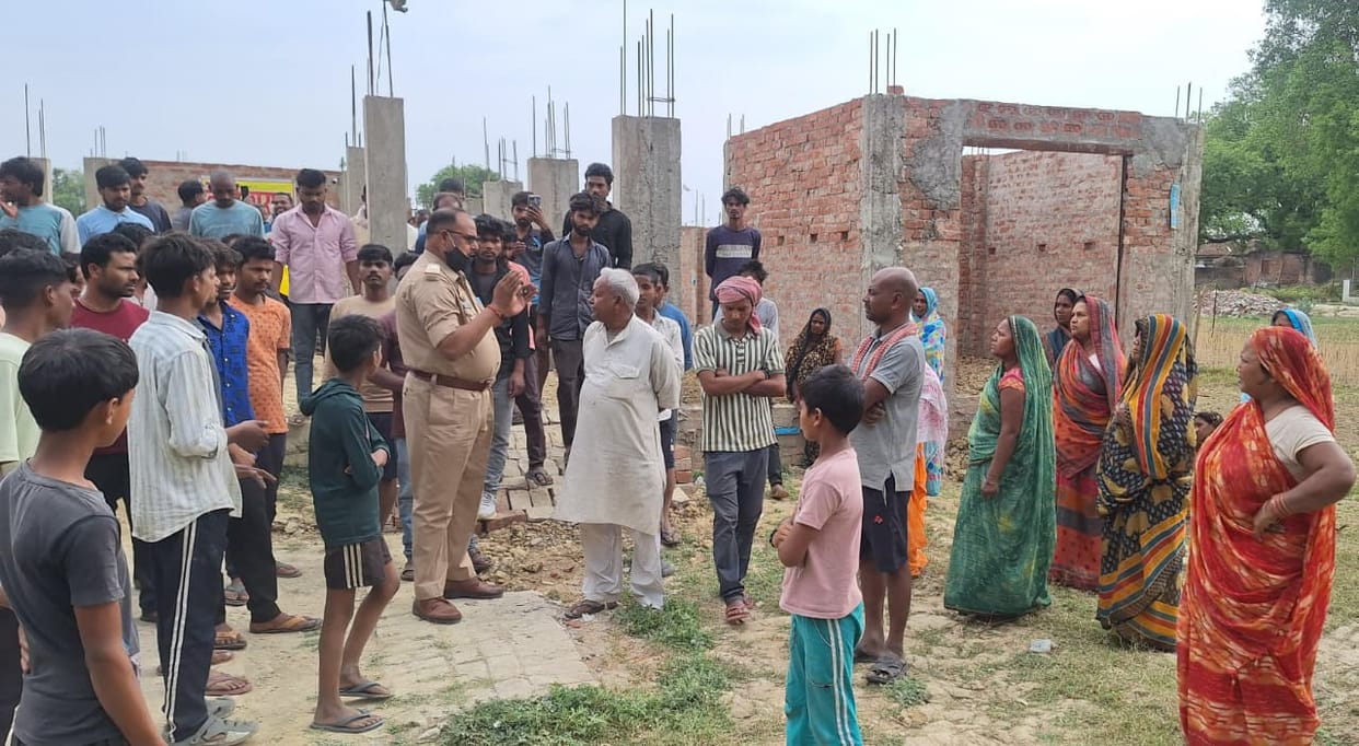 Villagers Protest Against Opening of Liquor Shop