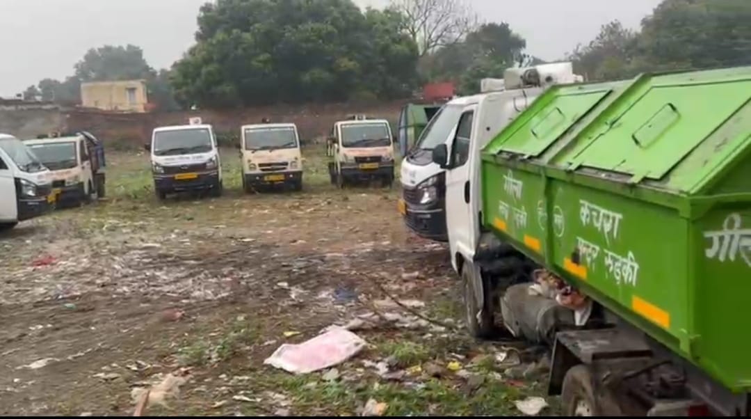 Employees angry over handing over responsibility to private company, refuse to collect garbage