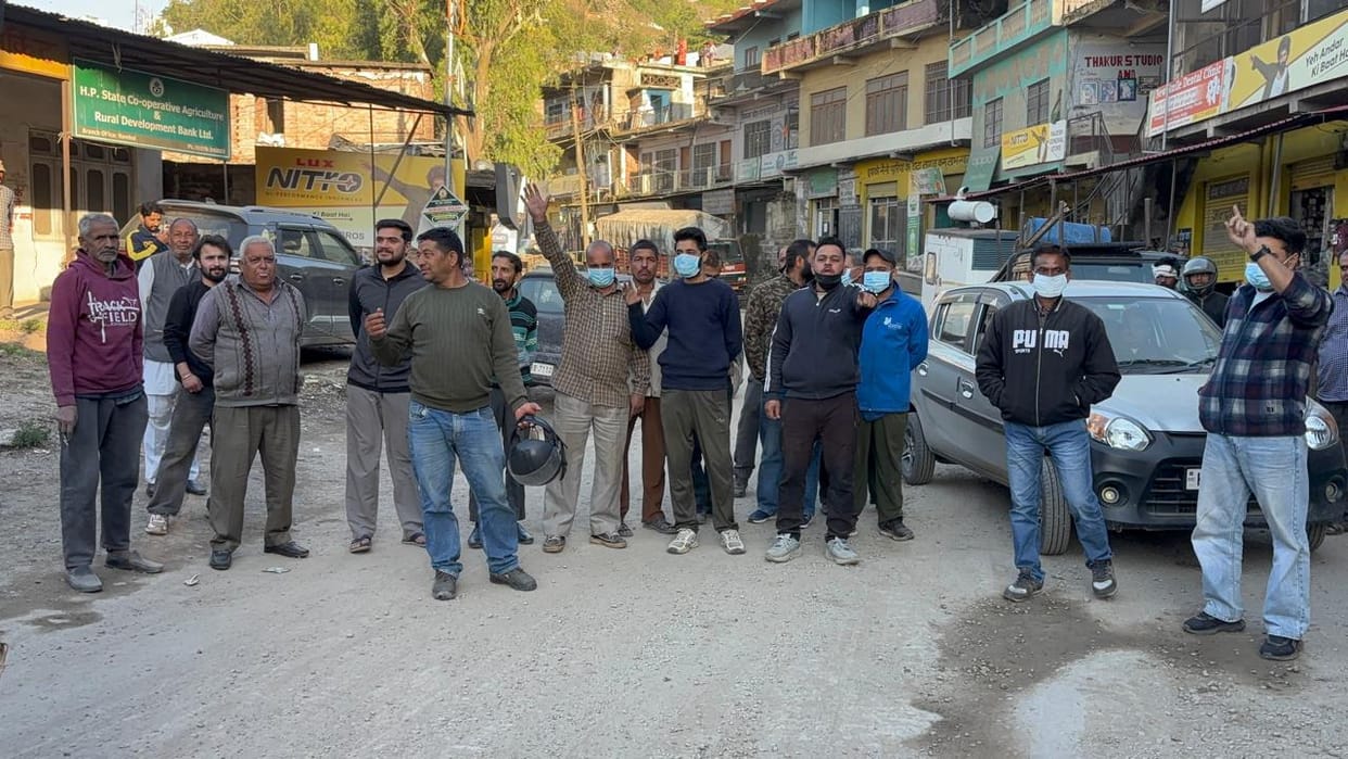 Negligence of the four-lane construction company, shopkeepers staged a symbolic road blockade.