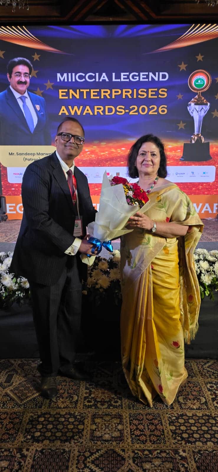 प्रो. संगीता शुक्ला को मिला एक्सीलेंस अवार्ड। स्रोत स्वयं