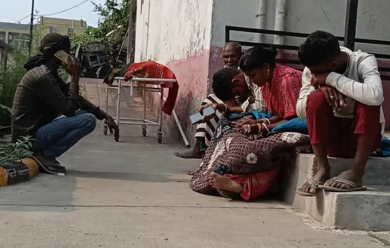 पोस्टमार्टम कराने पूर्णिया जीएमसीएच पहुंचे परिजन