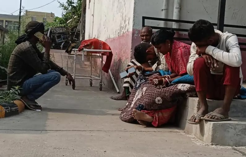 पोस्टमार्टम कराने पूर्णिया जीएमसीएच पहुंचे परिजन