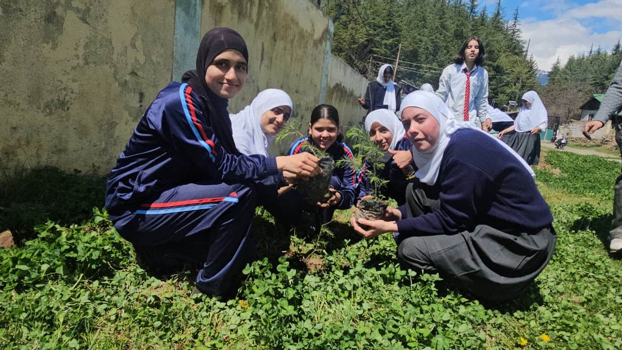 पाथा हिरी में सेना का समर कैंप। स्रोत सेना