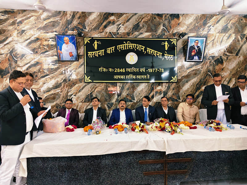 सरधना। सरधना बार एसोसिएशन की नवनियुक्त कार्यकारिणी ने ली शपथ। संवाद