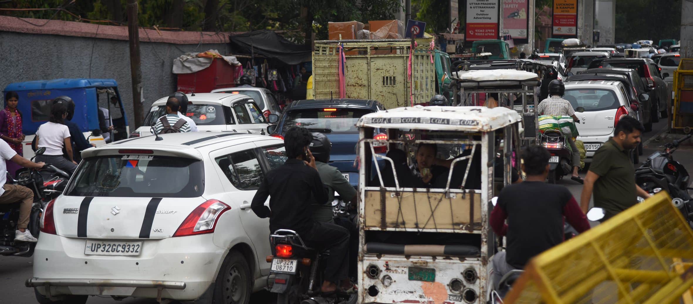 शहर के अलग-अलग इलाकों में लगा जाम।