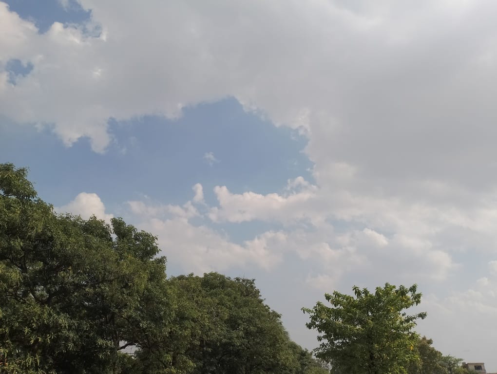 There was sporadic light drizzle yesterday; the weather is now expected to remain clear for several days.