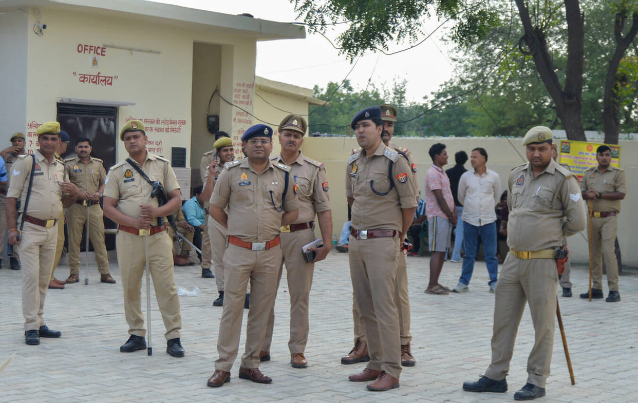 11 hours of uproar, CISF road blocked, funeral on assurance of action