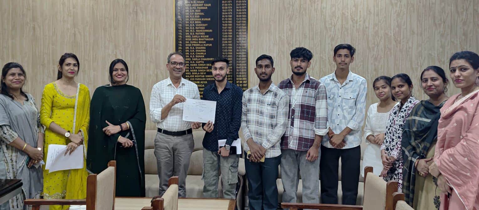 09जेएनडी02: राजकीय महाविद्यालय में डिबेट प्रतियोगिता में विजेता विद्यार्थियों को सम्मानित कर